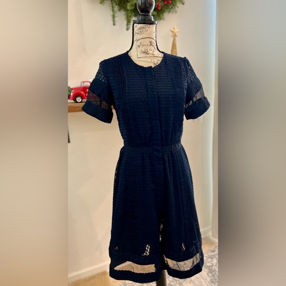 Banana Republic Dresses & Skirts - Banana Republic Geo Lace Sheer Panel Navy short Sleeve Dress